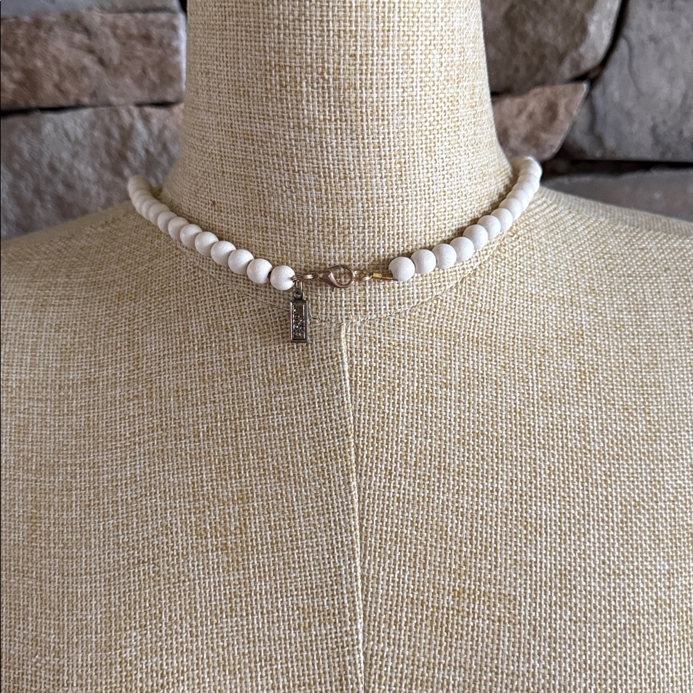 New🌟Anthropologie-Elegant White and Gray Beaded Necklace with Tassel - Picture 4 of 6
